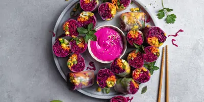 Red Cabbage Rolls mit Rote-Bete-Mayo