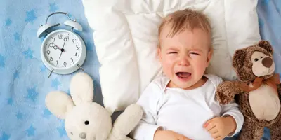 baby weint im schlaf
