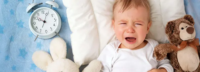 baby weint im schlaf