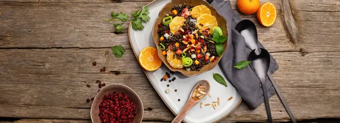 Linsensalat mit Mandarine, Mandel und Berberitze