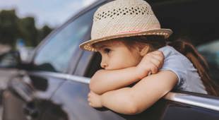 So kannst du Reiseübelkeit bei Kindern vorbeugen