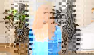 Come fare i capelli mossi senza piastra usando i fazzoletti