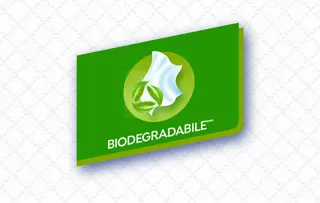 Etichetta verde con il simbolo del riciclaggio e il testo “Biodegradabile” che indica un imballaggio biodegradabile.