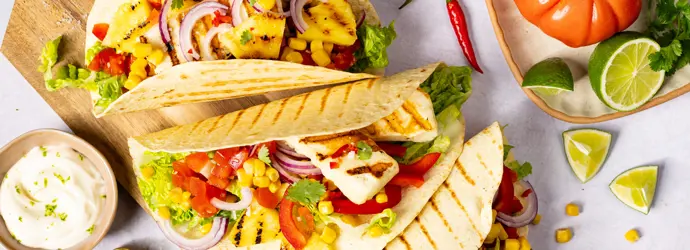 Grilled Halloumi-Tacos mit Ananas und Limette