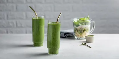 Smoothie mit Apfel, Banane und Kiwi