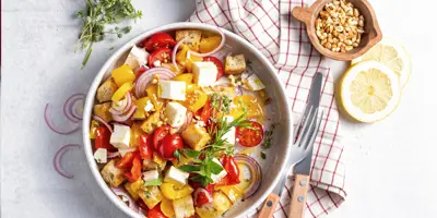Paprika-Brotsalat Greek Style