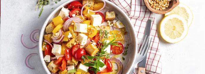 Paprika-Brotsalat Greek Style