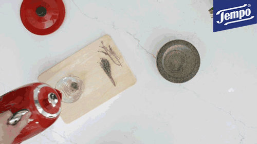 Tijmthee om je droge kriebelhoest te verzachten