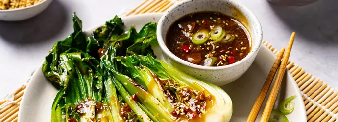 Gebratener Pak Choi mit Knoblauch-Sesam-Soße