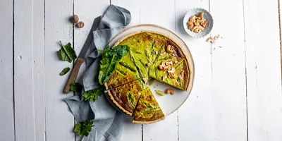 Grüne Spargel-Tarte mit Spinat und Bärlauch