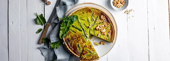 Grüne Spargel-Tarte mit Spinat und Bärlauch