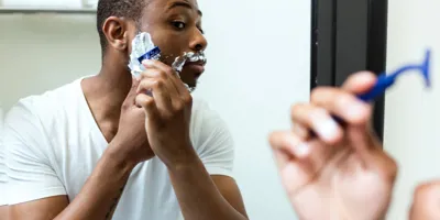 Come trattare e prevenire l’irritazione da rasatura