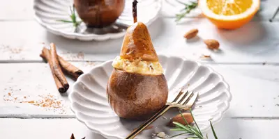 Cheesecake-Bratbirne mit Zimt, Mandel und Ingwer