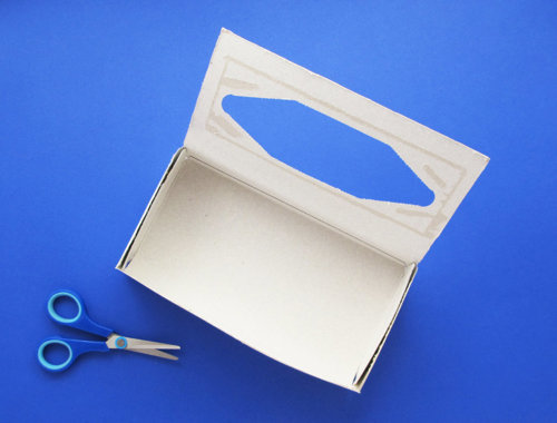 una box vuota di fazzoletti Tempo